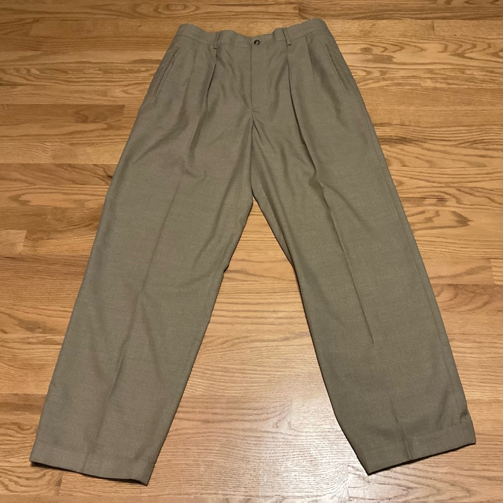 Men’s Perry Ellis Pleated Cuffed Brown Dress Slacks Pants. Extra Button.